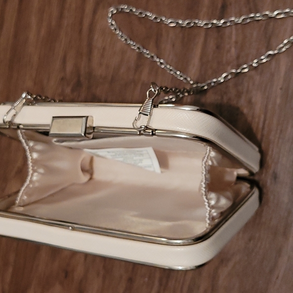 Ivory clutch purse - Picture 3 of 7